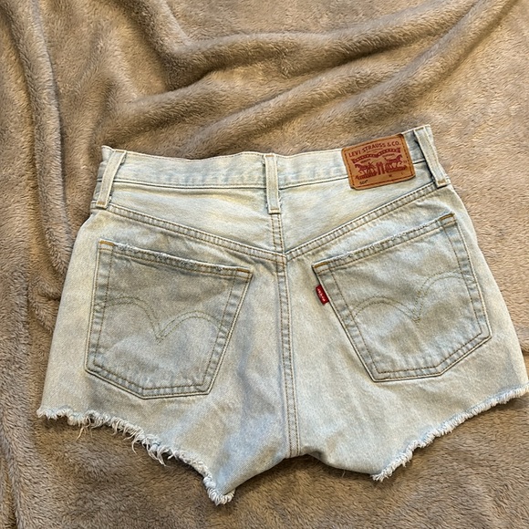 Levi’s 501 Shorts - Picture 2 of 6